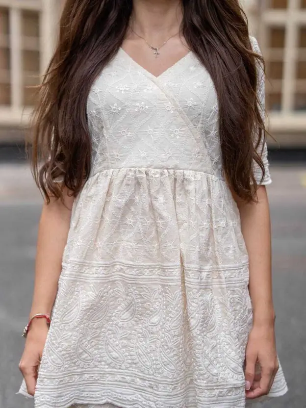 /storage/photos/1/Products/Kurti/white suit (5).jpeg